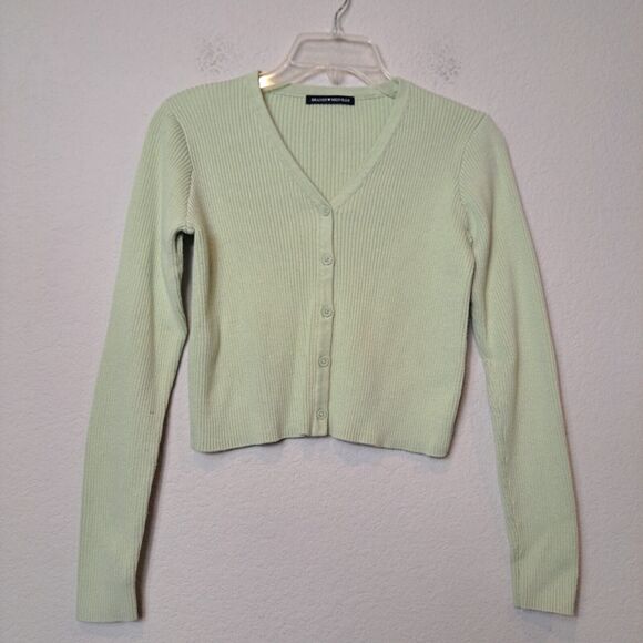 Brandy Melville Women's Sage Green Shannon Cropped Cardigan Sweater Size Small - Picture 5 of 9